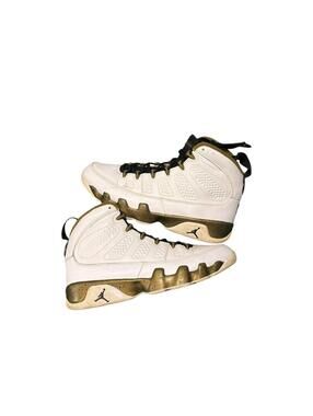 Jordan 9 Statue (2015)